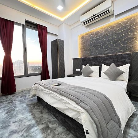 Hotel Star Galaxy Сурат Екстериор снимка
