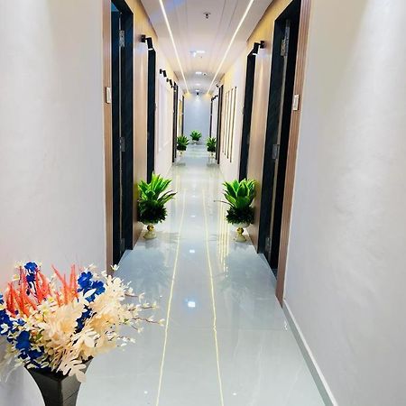 Hotel Star Galaxy Сурат Екстериор снимка