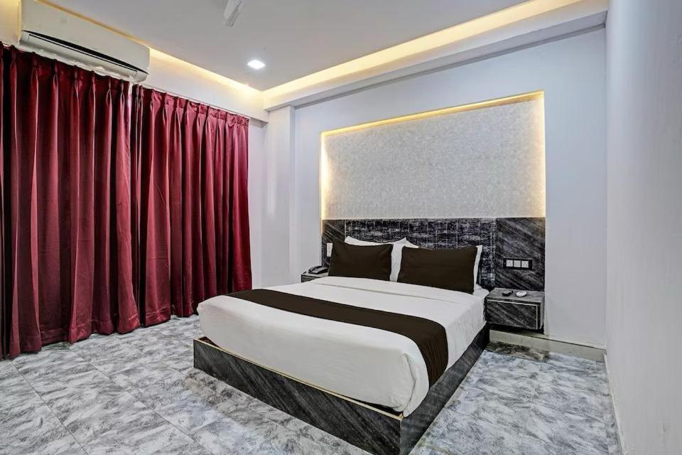 Hotel Star Galaxy Сурат Екстериор снимка