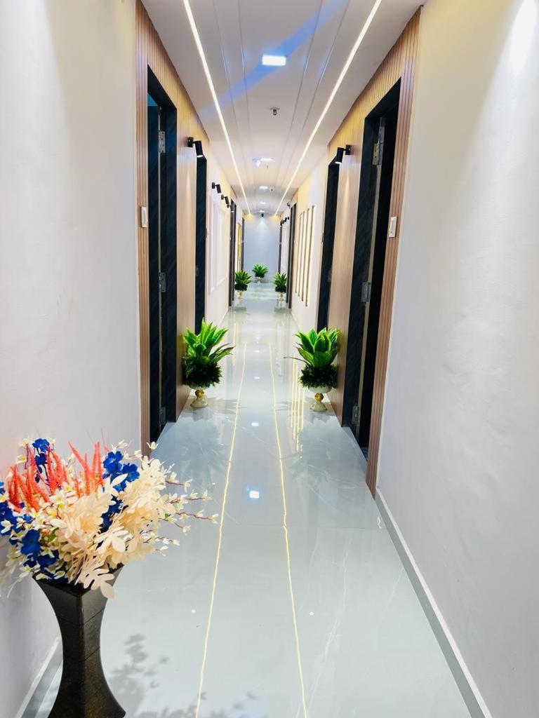 Hotel Star Galaxy Сурат Екстериор снимка